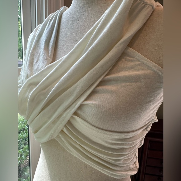 Gathered- crossed- cropped sleeveless top. - Picture 2 of 8